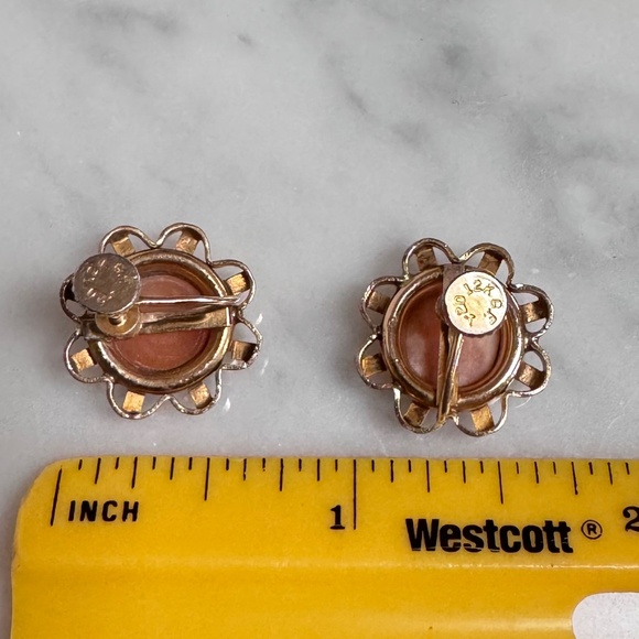 Vintage 12K Gold Filled GF Carved Shell Cameo Screw-back Earrings 4.72 Gram - Picture 10 of 11
